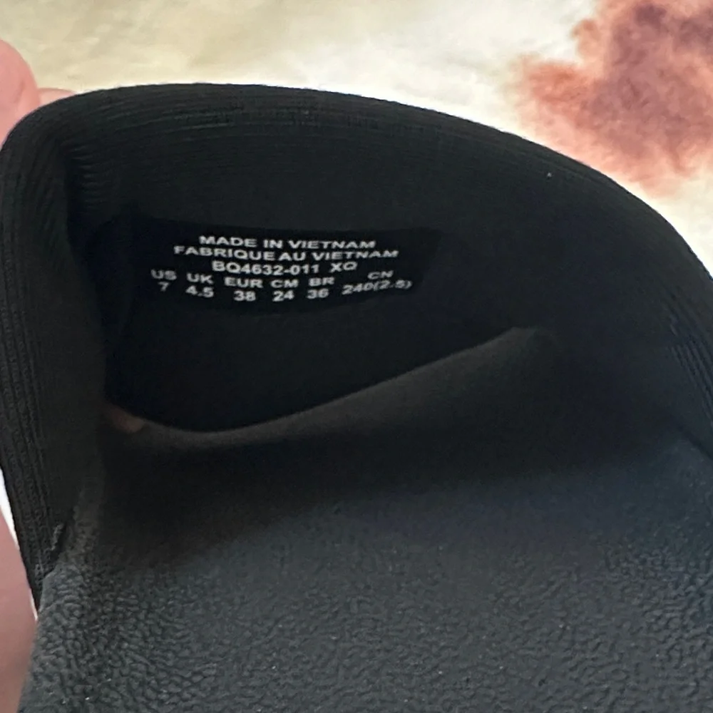 Nike Black and White Logo Slides - Picture 5 of 5